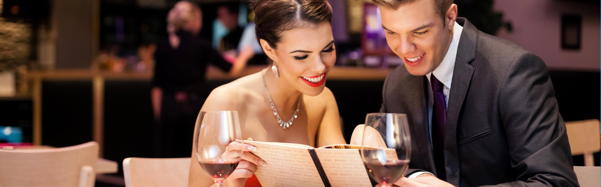Cocktail e ristoranti in crociera: cosa scegliere e come vestirti